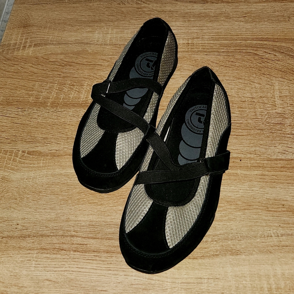 NWOT  Propet leather and mesh walking shoes. 7